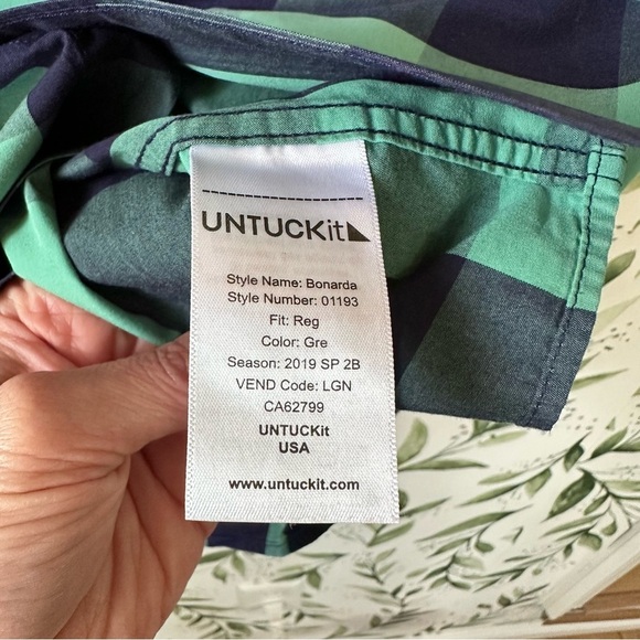 Untuckit Cotton Button Down Shirt. XXL. Navy/Green. - Picture 5 of 7